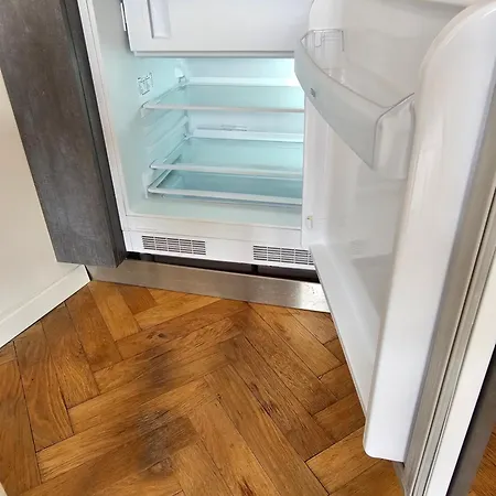 Swanky Loft Retreat Apartment Prague